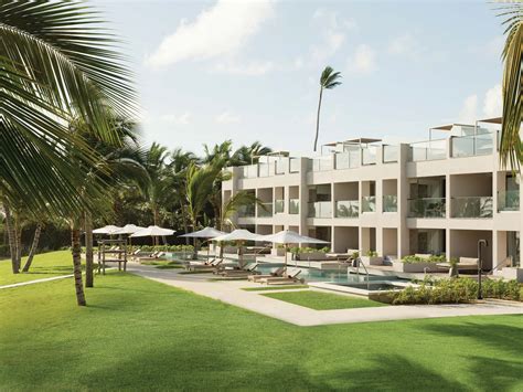 Beachfront Honeymoon Two-Story Rooftop Terrace Suite with Plunge Pool
