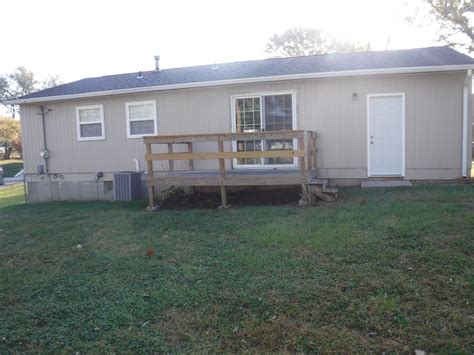 2406 Evergreen Ln, Saint Joseph, MO 64503 - House Rental in Saint
