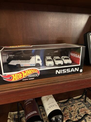 Hot Wheels Premium Diorama Box Set White Nissan Skyline Gt R