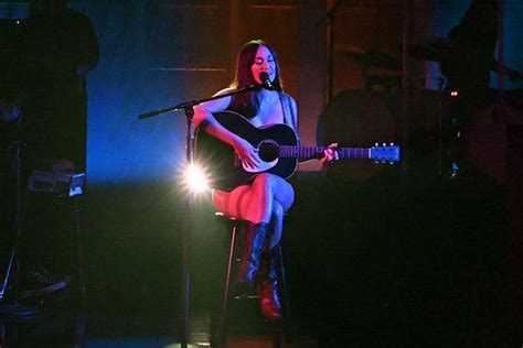 Kacey Musgraves S Nude SNL Performance Channeled Jenny In Forrest Gump