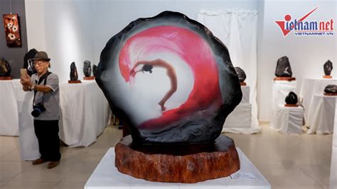 Triển lãm ảnh nude trên đá đầu tiên tại Việt Nam