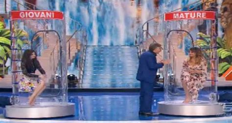 Claudia Fabbietti Ciao Darwin Giovani Vs Mature Errore Cilindroni Bonolis Che Ca Zo Dice