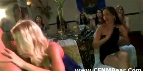 Naked CFNM Stripper Sucked By Amateur Babes Tnaflix