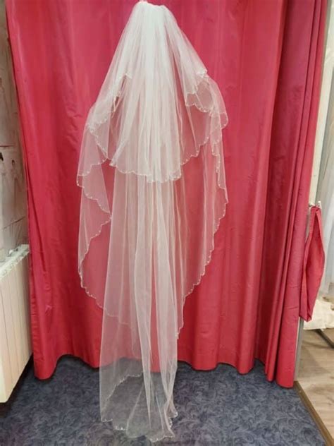 Voile en tulle ivoire ou blanc avec une bordure perlée 2m 80cm