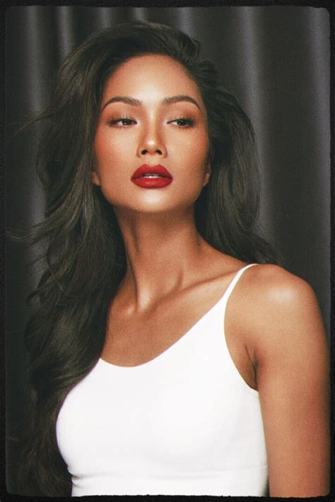 Sao Vi T Tr N Th Nh L Di N Gi A Th Phi Mc C T T Ng M C Bikini G I C M