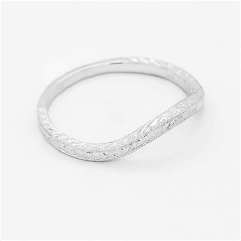 curve wedding band