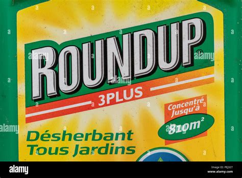 Roundup weedkiller hi-res stock photography and images - Alamy