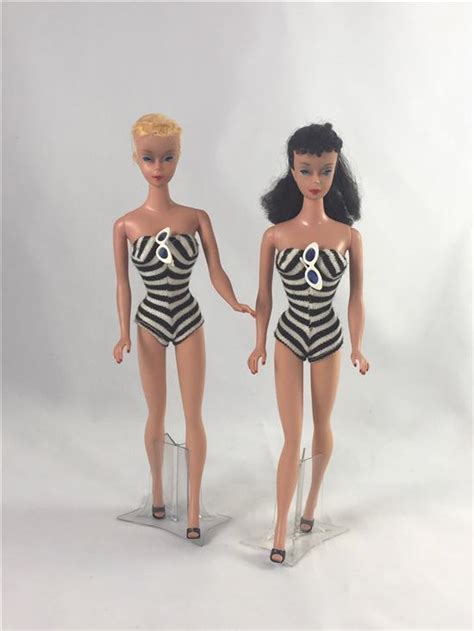 Lot 2 VINTAGE 4 BARBIES IN ORIGINAL SWIMSUITS INCLUDING BRUNETTE AND BLONDE