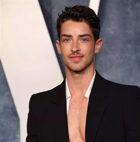 Manu Ríos celebra sus 25 años como una estrella del rock | CromosomaX