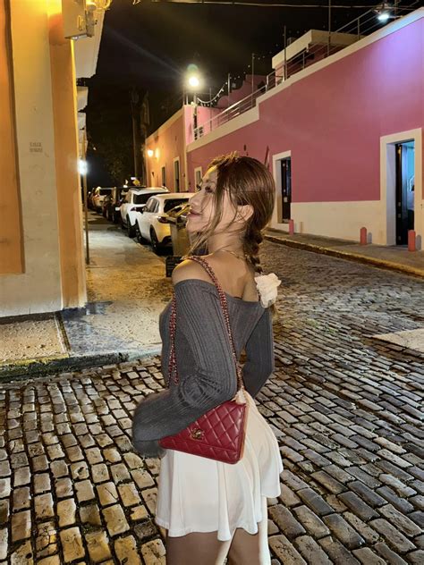 Ng M V Ngo I Ho N M T I T Ng Centimet C A Hot Girl K L K Ng Phim I Gi A Tr I R C R