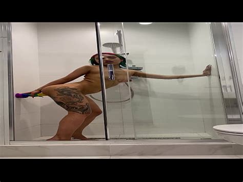 Naked Roxy Showers And Masturbates XVIDEOS