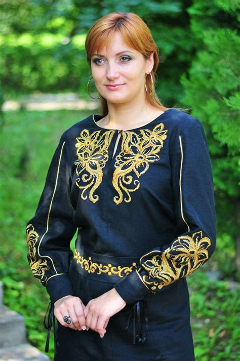 Pin on Вышитые платья