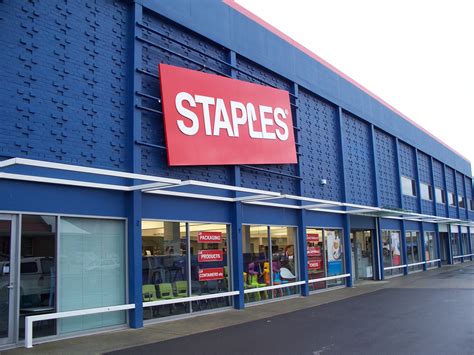 How to find all staples locations near me using GPS 28