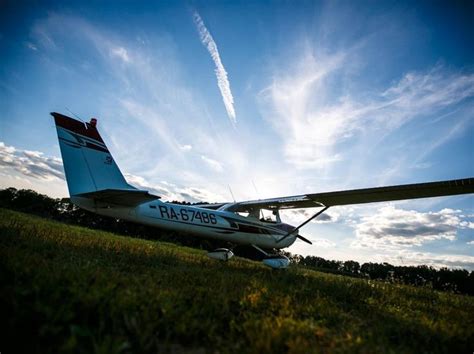"Сессна-150" (англ. Cessna 150) — лёгкий самолёт. Выпускался компанией ...