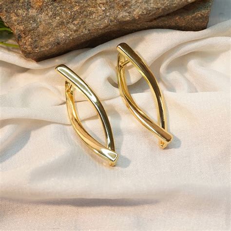 Buy Niscka Alluring Gold Earrings Online