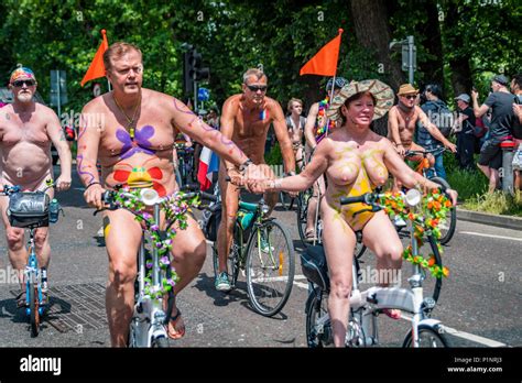 Nude Teilnehmer In Den Brighton World Naked Bike Ride Mit Nacktheit Der