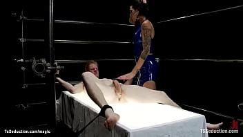 Hombre Atado Follado Por Ts En Caja De Metal Xvideos