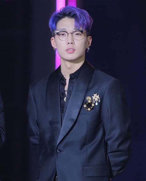 Ikon At Kmf Bobby Purple Hair And Suit Ikon Kpop Ikon Ikon Debut