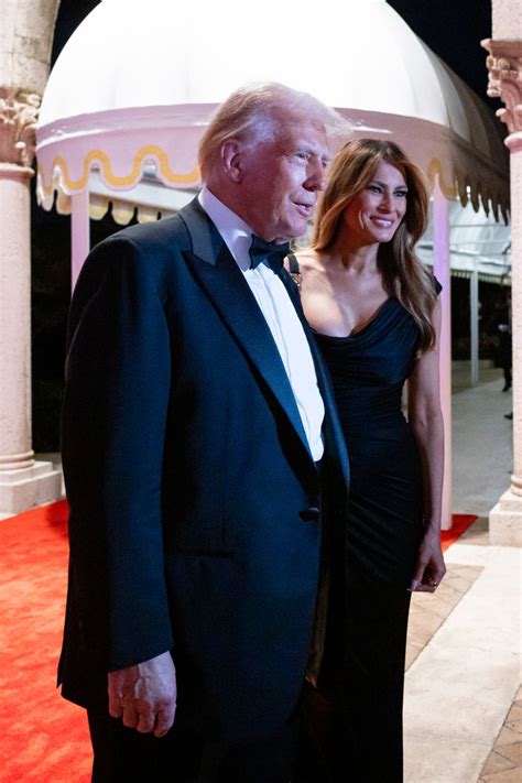 Melania Trump S Stunning Versace Dress Steals The Show At Mar A Lago S