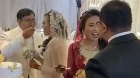 Kisah Unik Pernikahan Wanita Kembar Suaminya Ternyata Kakak Adik Hot Liputan6