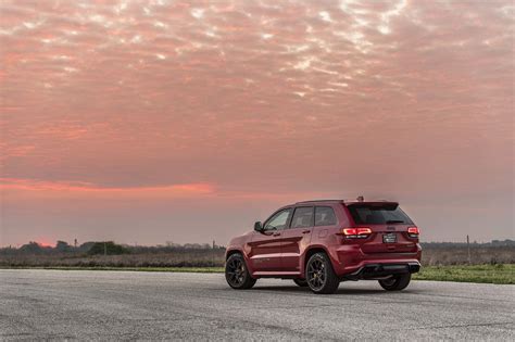 Hennessey Tuned Jeep Grand Cherokee Trackhawk Breaks 1 000 Hp Barrier Drivemag Cars