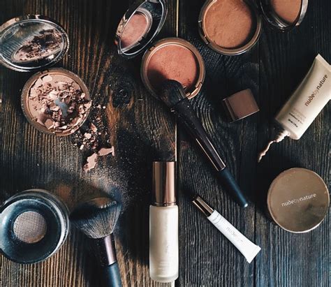 Ungenierte Nacktheit Mit Mineral Make Ups Von Nude By Nature
