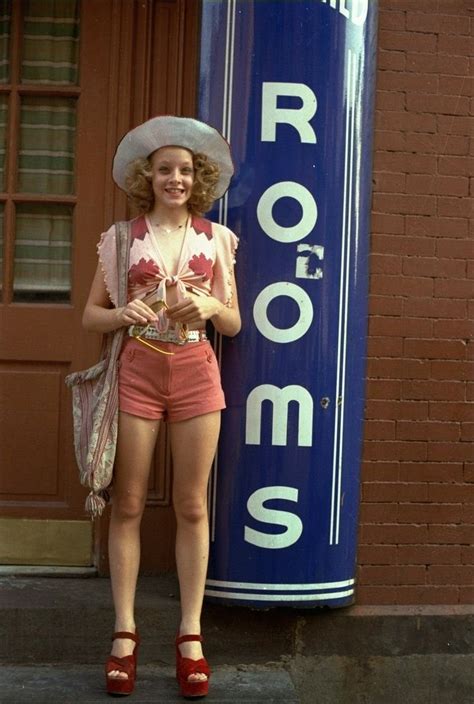 22 Vintage Photos Of A Young And Beautiful Jodie Foster On The Set Of Taxi Driver 1976