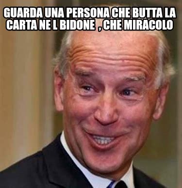 Meme Creator Funny Guarda Una Persona Che Butta La Carta Ne L Bidone