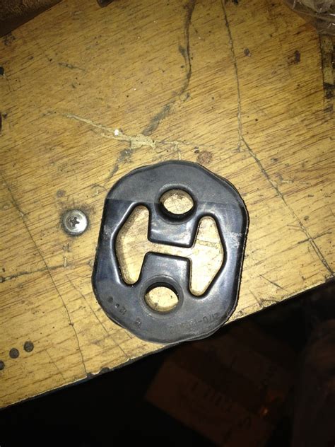 Самый быстрый ремонт москвича)))Замена резинок глушителя) — Москвич ...