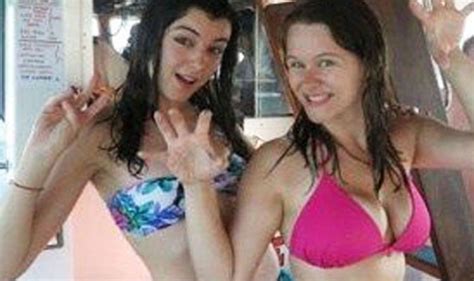 When You See Whats Wrong With This Viral Picture Of Two Bikini Babes Youll Be Shocked
