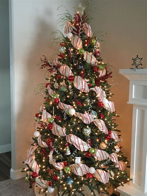 Red Green And Silver Christmas Decorations | Christmas Day