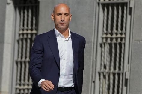 La Juez Embarga Un Mercedes A Rubiales Y Medio Centenar De Cuentas A