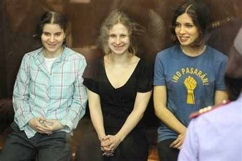 Lenku Pussy Riot Neprepustia Na Syna Oh Ad Nebrali Sita Sk