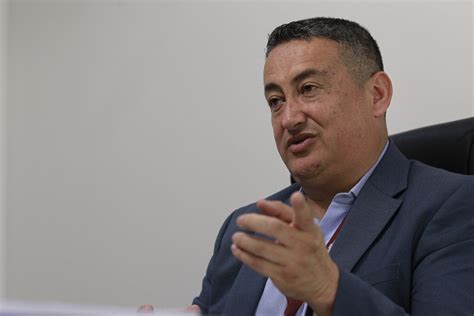 Exlíder de la Policía de Ecuador advierte de que vendrán "hechos más