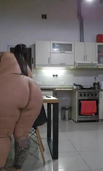 NAKED BIG ASS BOMBS IN KITCHEN ThisVid em inglês