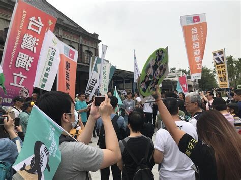 独派号召护台抗中游行再度熄火 遇雨提早结束 独派社团遇街头民众奚落凤凰网