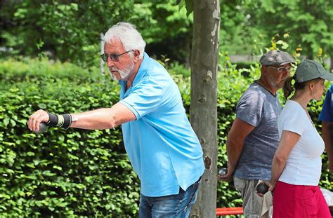 Im Nagolder Kleb Boule Sport Im Schatten Der Platanen Nagold