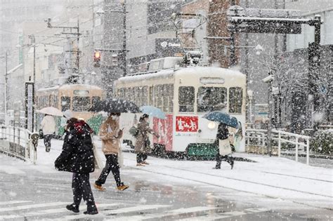 Heavy Snow Causes Chaos In Japan And South Korea As Cold Snap Sweeps