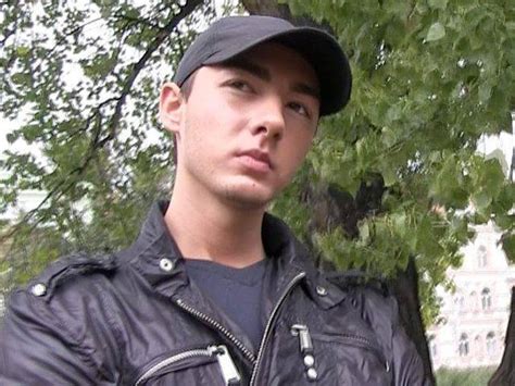 Very Hot Gay Clips Page 121