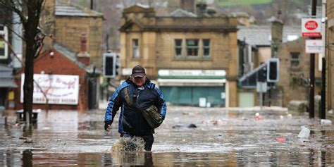 Boxing Day Floods Cause Hundreds To Be Evacuated As Cameron Calls