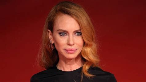 6 Hot Sexy Yvonne Scio Bikini Pics