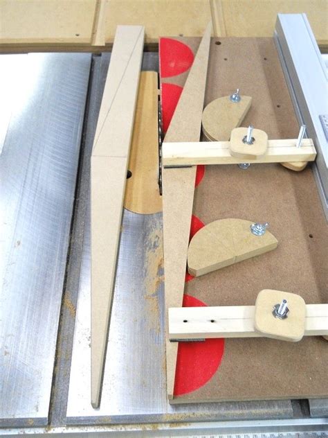 Make A Table Saw Dovetail Jig 1 Fabriquer Un Gabarit De Queues D