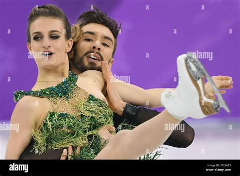 Gabriella Papadakis Sa Robe Est D Faite Et R V Le Son Bosom Et