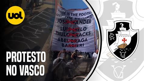 TORCIDA DO VASCO FAZ PROTESTO CONTRA SAF BARBIERI JOGADORES E ABEL