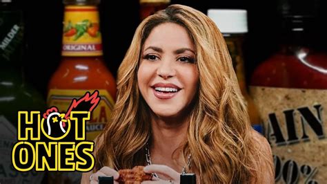Video Shakira Howls Like A She Wolf While Eating Spicy Wings Hot