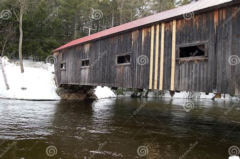 Ponte coberta de Dalton imagem de stock. Imagem de hampshire - 4725607
