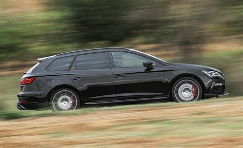 Seat Le N St Cupra Black Carbon Chega Um Toque Extra De