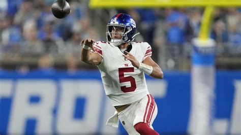 Giants QB DeVito thrills friends and family in first NFL start - Newsday