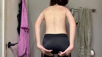 Twink Shakes His Ass XNXX