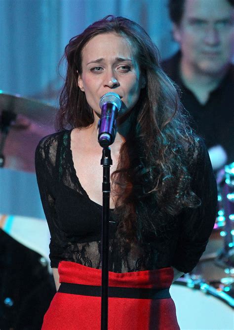 Fiona Apple Net Worth in 2023 - Wiki, Age, Weight and Height